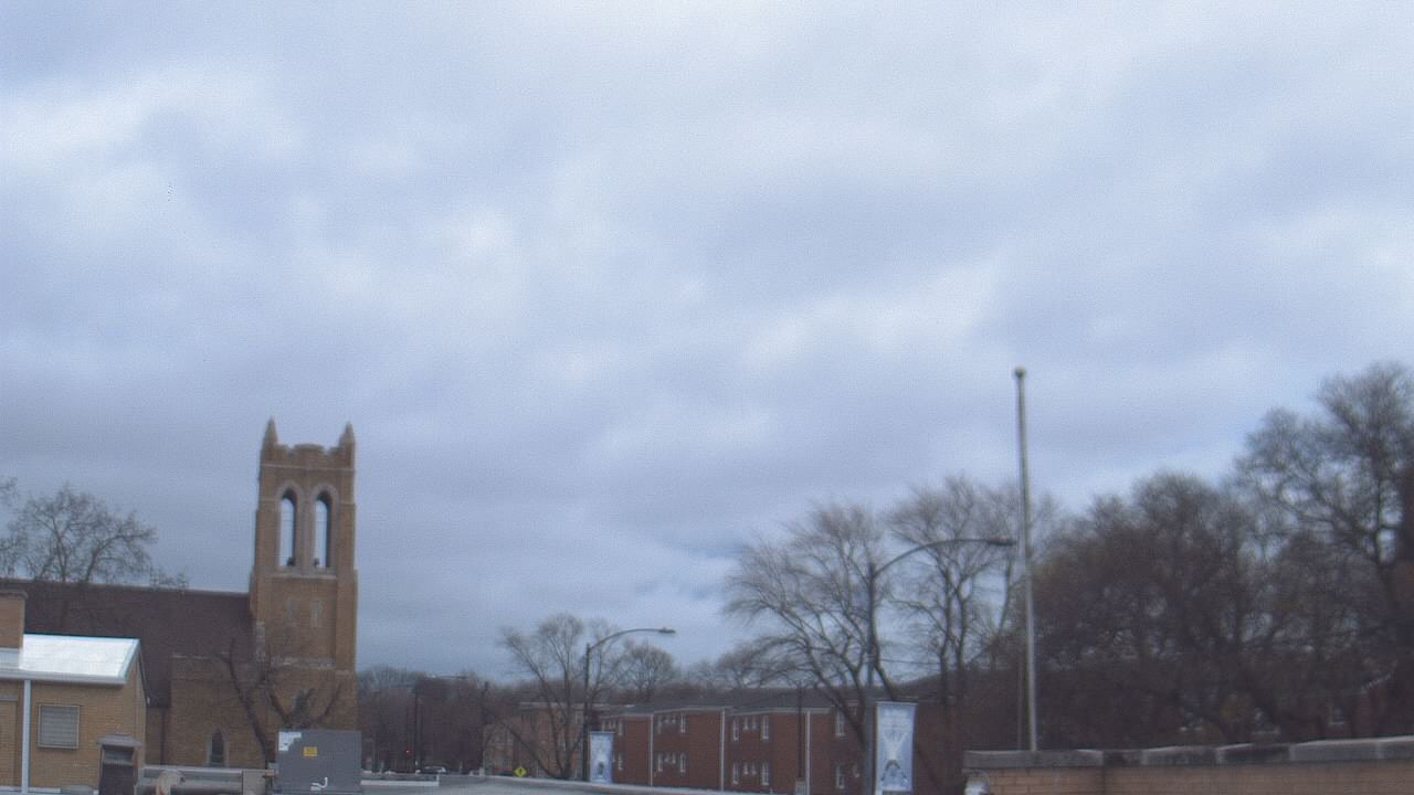 Thumbnail for current weather camera view from St Philip Lutheran School in Chicago, Illinois