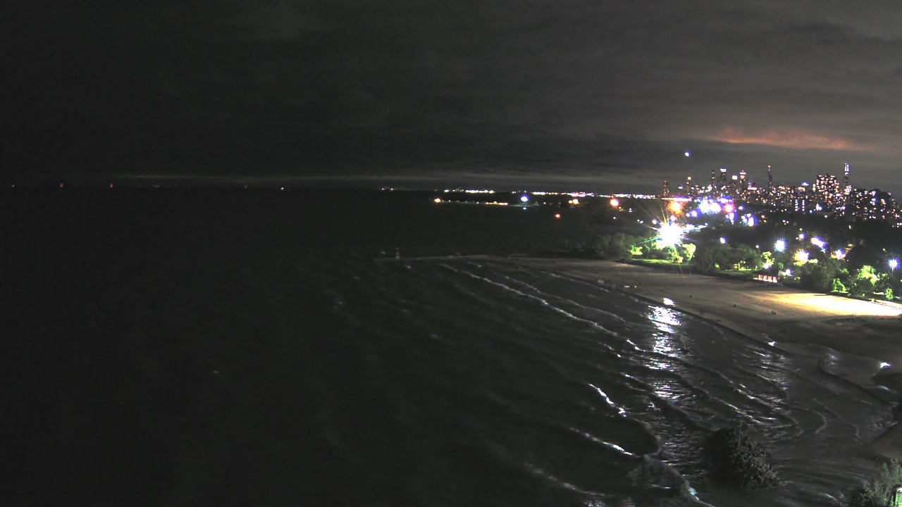 Thumbnail for current weather camera view from Edgewater Beach in Chicago, Illinois