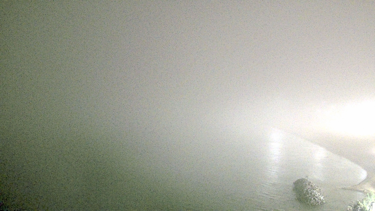 Thumbnail for current weather camera view from Edgewater Beach in Chicago, Illinois