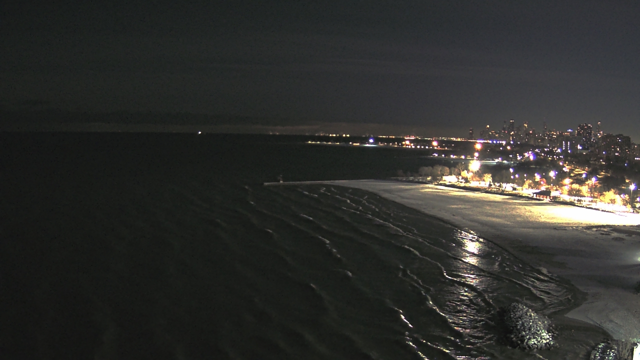 Thumbnail for current weather camera view from Edgewater Beach in Chicago, Illinois
