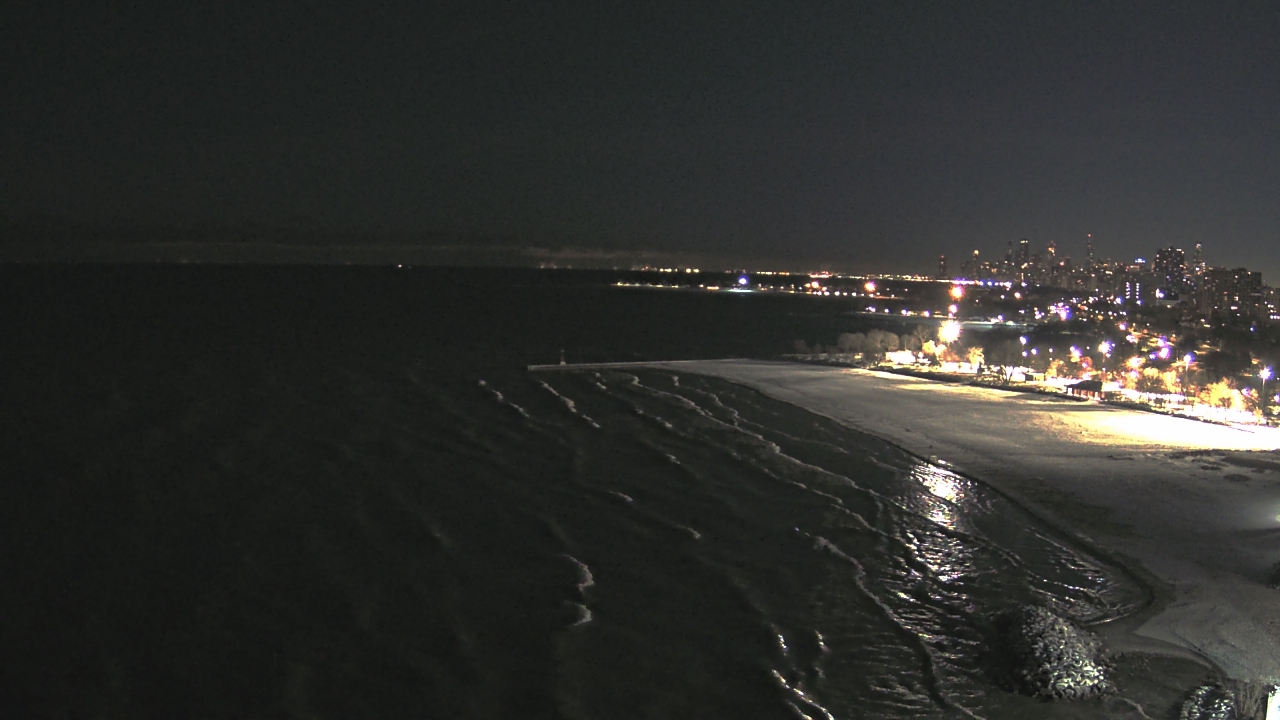 Thumbnail for current weather camera view from Edgewater Beach in Chicago, Illinois