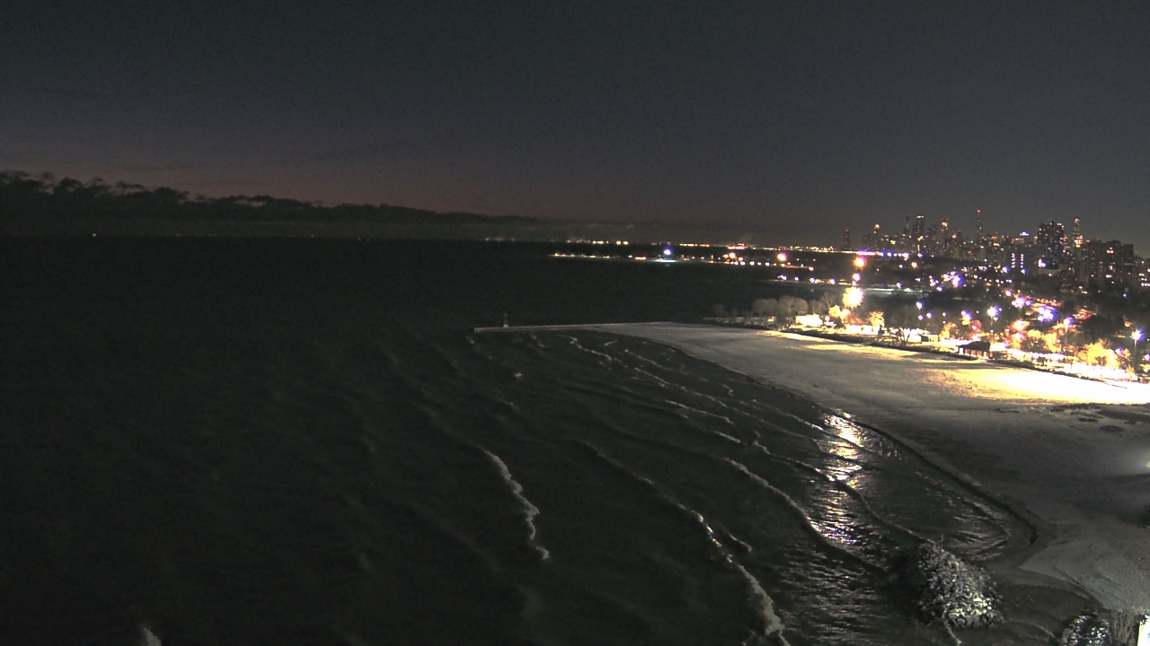 Thumbnail for current weather camera view from Edgewater Beach in Chicago, Illinois