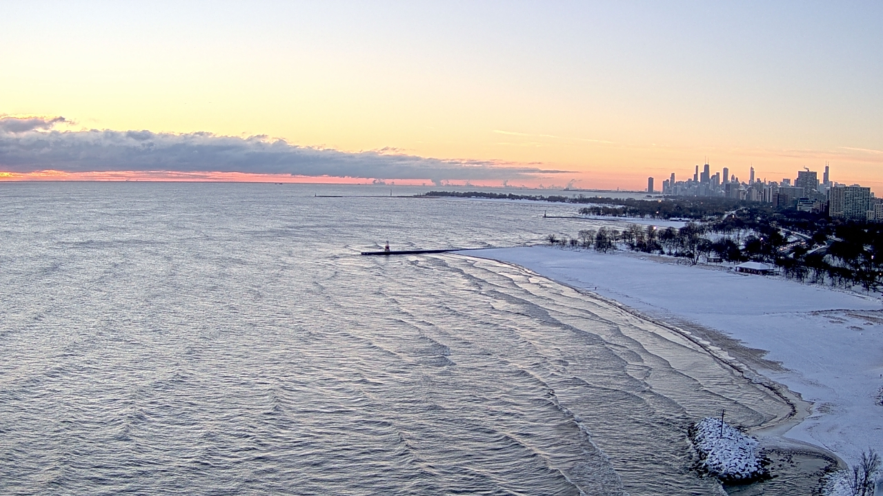 Thumbnail for current weather camera view from Edgewater Beach in Chicago, Illinois
