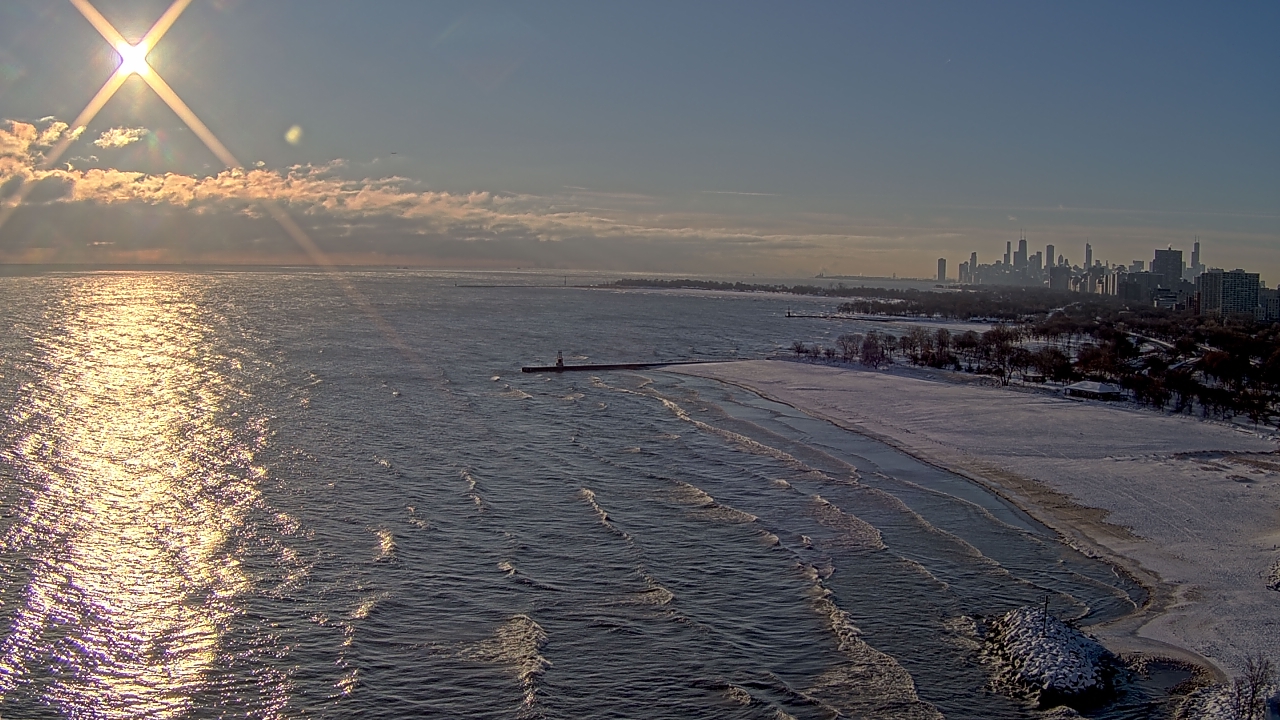 Thumbnail for current weather camera view from Edgewater Beach in Chicago, Illinois