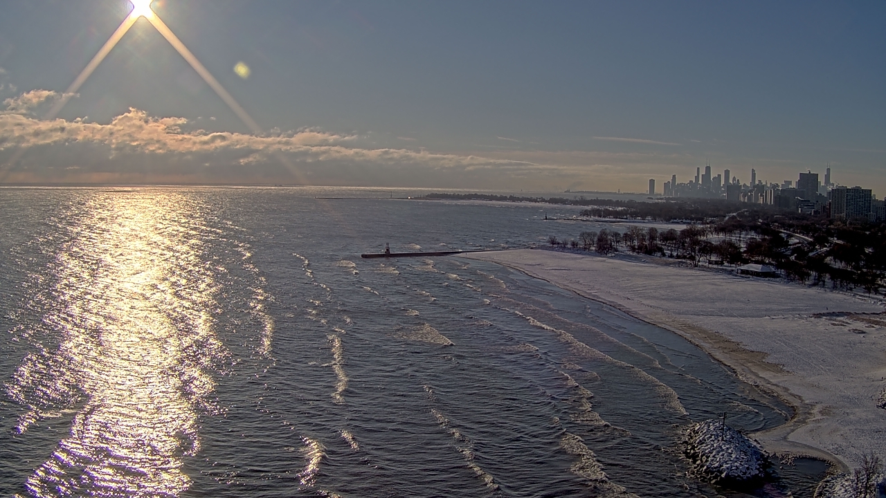 Thumbnail for current weather camera view from Edgewater Beach in Chicago, Illinois