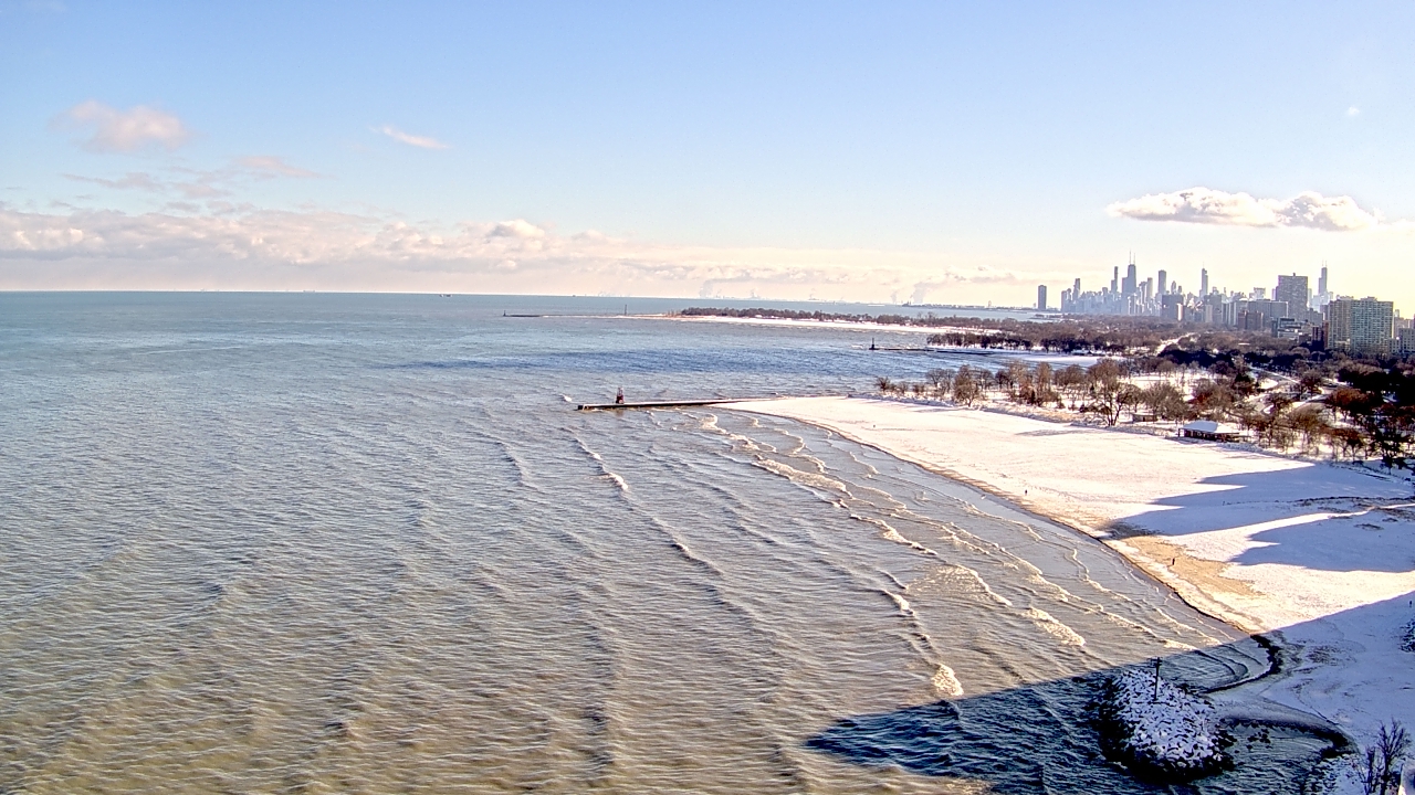 Thumbnail for current weather camera view from Edgewater Beach in Chicago, Illinois