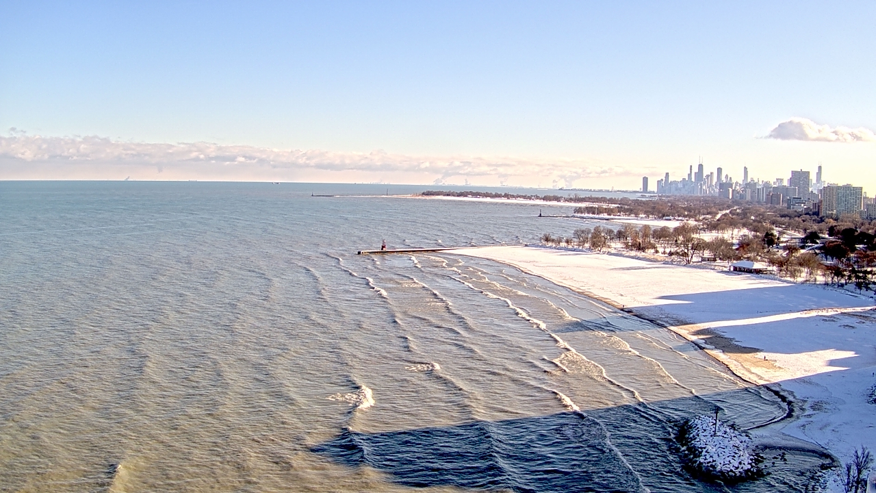 Thumbnail for current weather camera view from Edgewater Beach in Chicago, Illinois