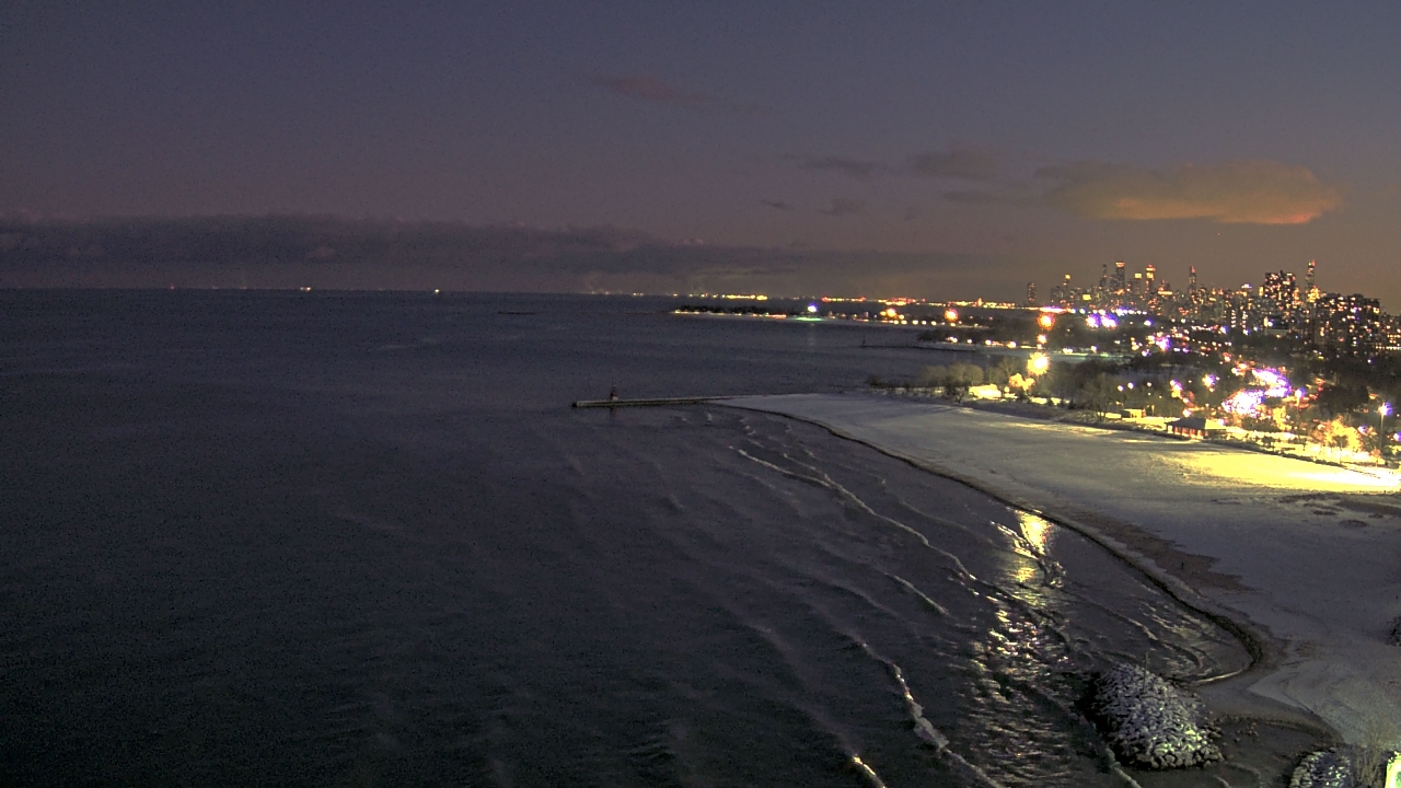 Thumbnail for current weather camera view from Edgewater Beach in Chicago, Illinois