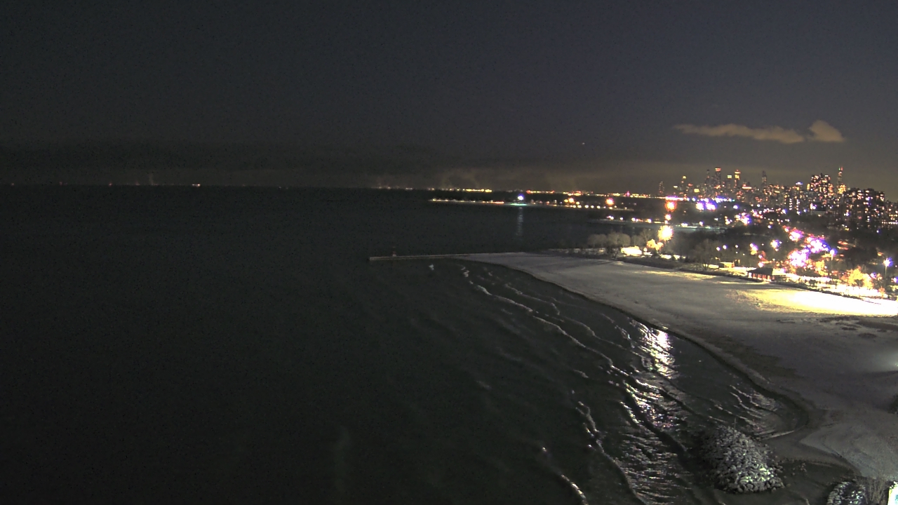 Thumbnail for current weather camera view from Edgewater Beach in Chicago, Illinois