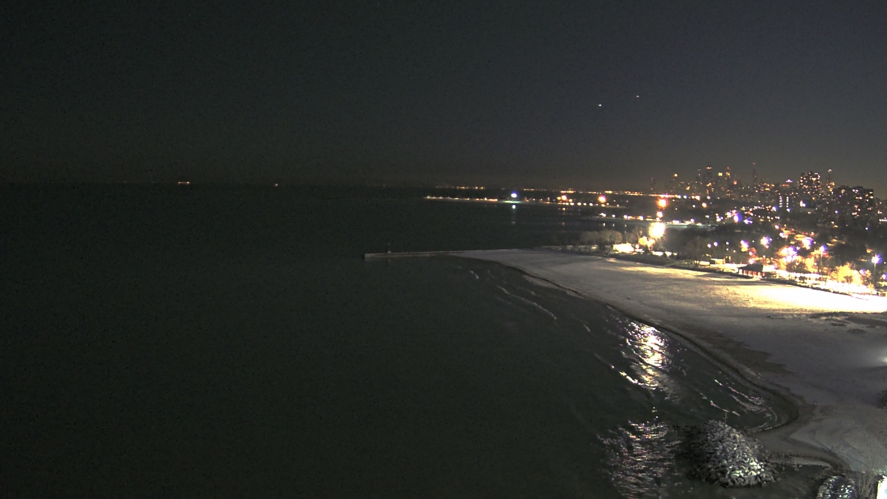 Thumbnail for current weather camera view from Edgewater Beach in Chicago, Illinois