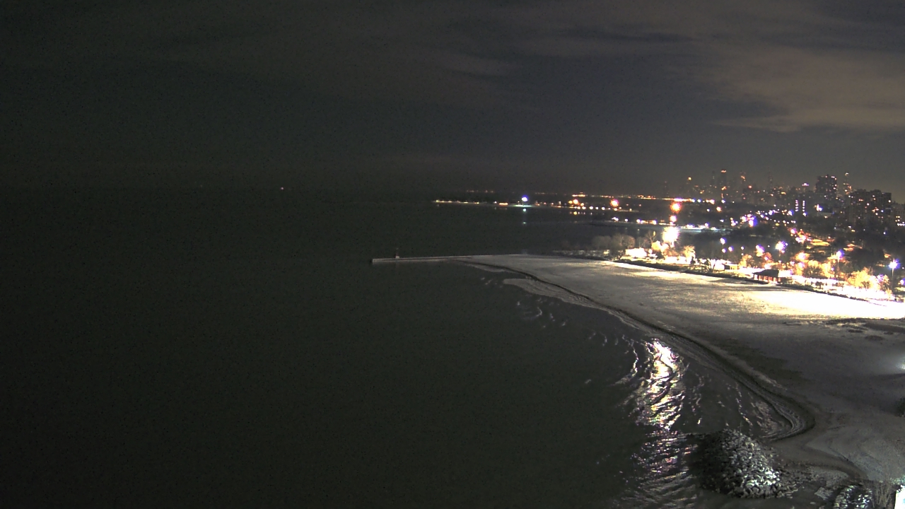 Thumbnail for current weather camera view from Edgewater Beach in Chicago, Illinois