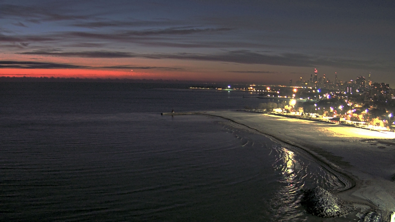 Thumbnail for current weather camera view from Edgewater Beach in Chicago, Illinois