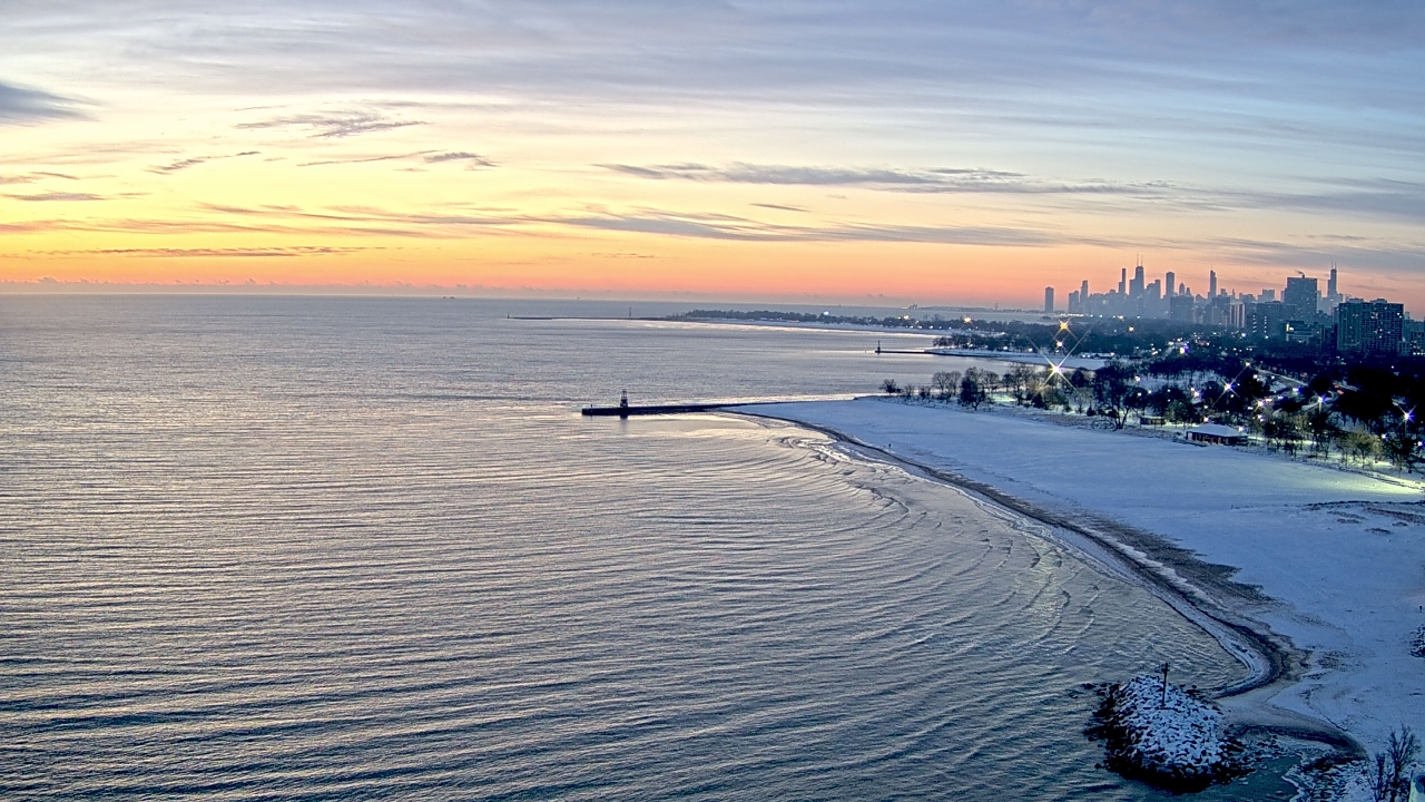 Thumbnail for current weather camera view from Edgewater Beach in Chicago, Illinois