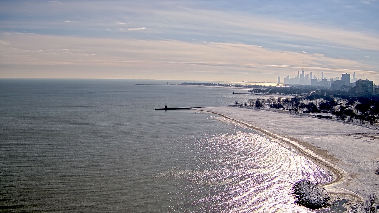 Thumbnail for current weather camera view from Edgewater Beach in Chicago, Illinois