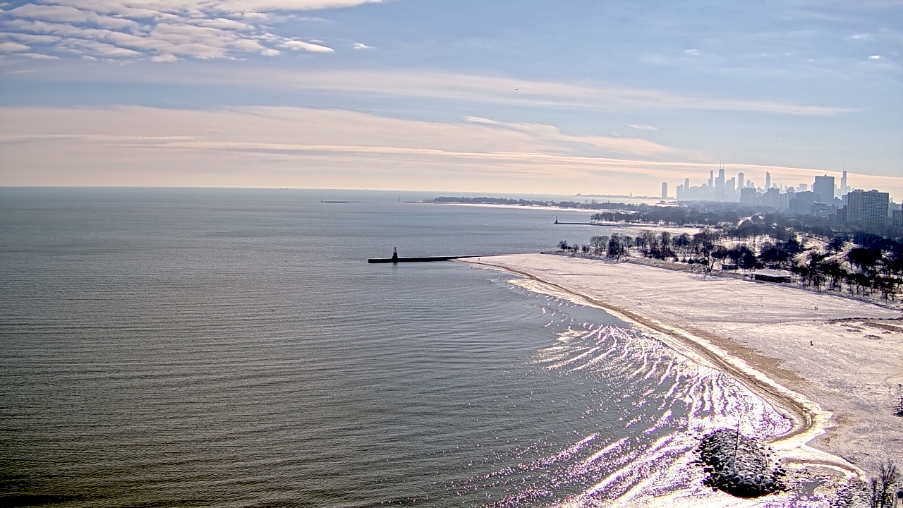 Thumbnail for current weather camera view from Edgewater Beach in Chicago, Illinois