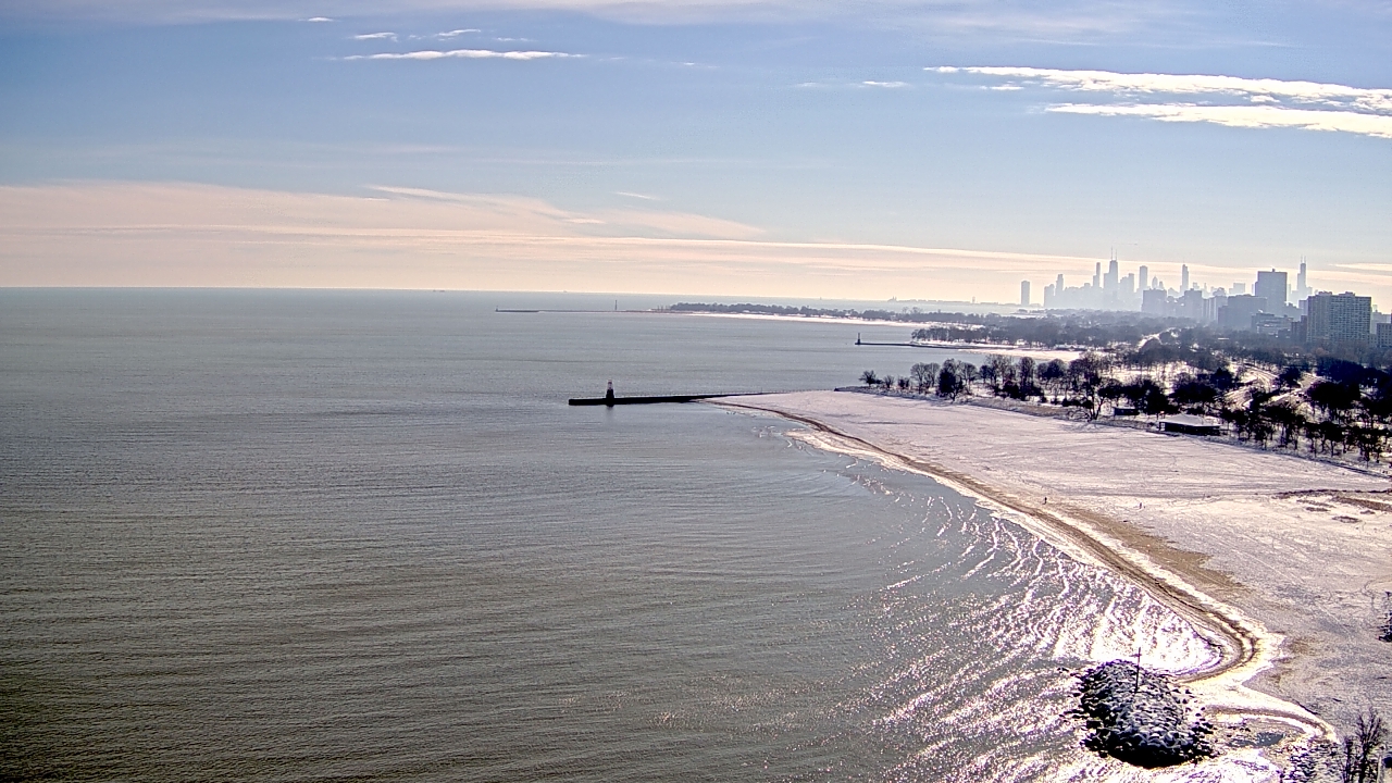 Thumbnail for current weather camera view from Edgewater Beach in Chicago, Illinois