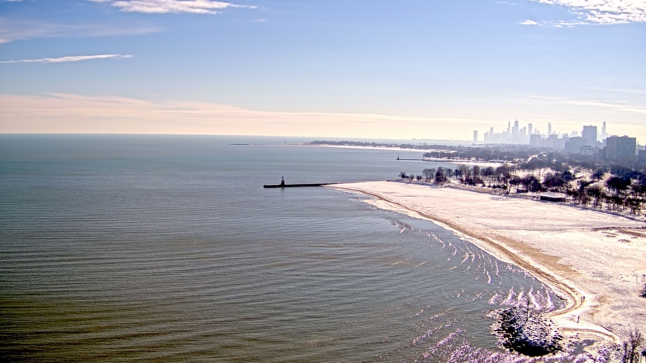 Thumbnail for current weather camera view from Edgewater Beach in Chicago, Illinois