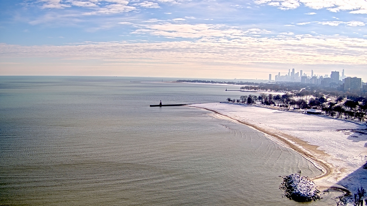 Thumbnail for current weather camera view from Edgewater Beach in Chicago, Illinois