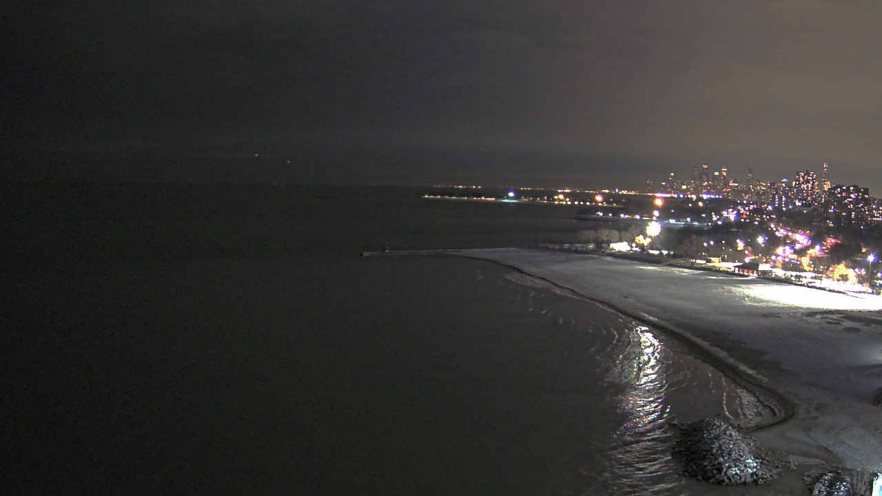 Thumbnail for current weather camera view from Edgewater Beach in Chicago, Illinois