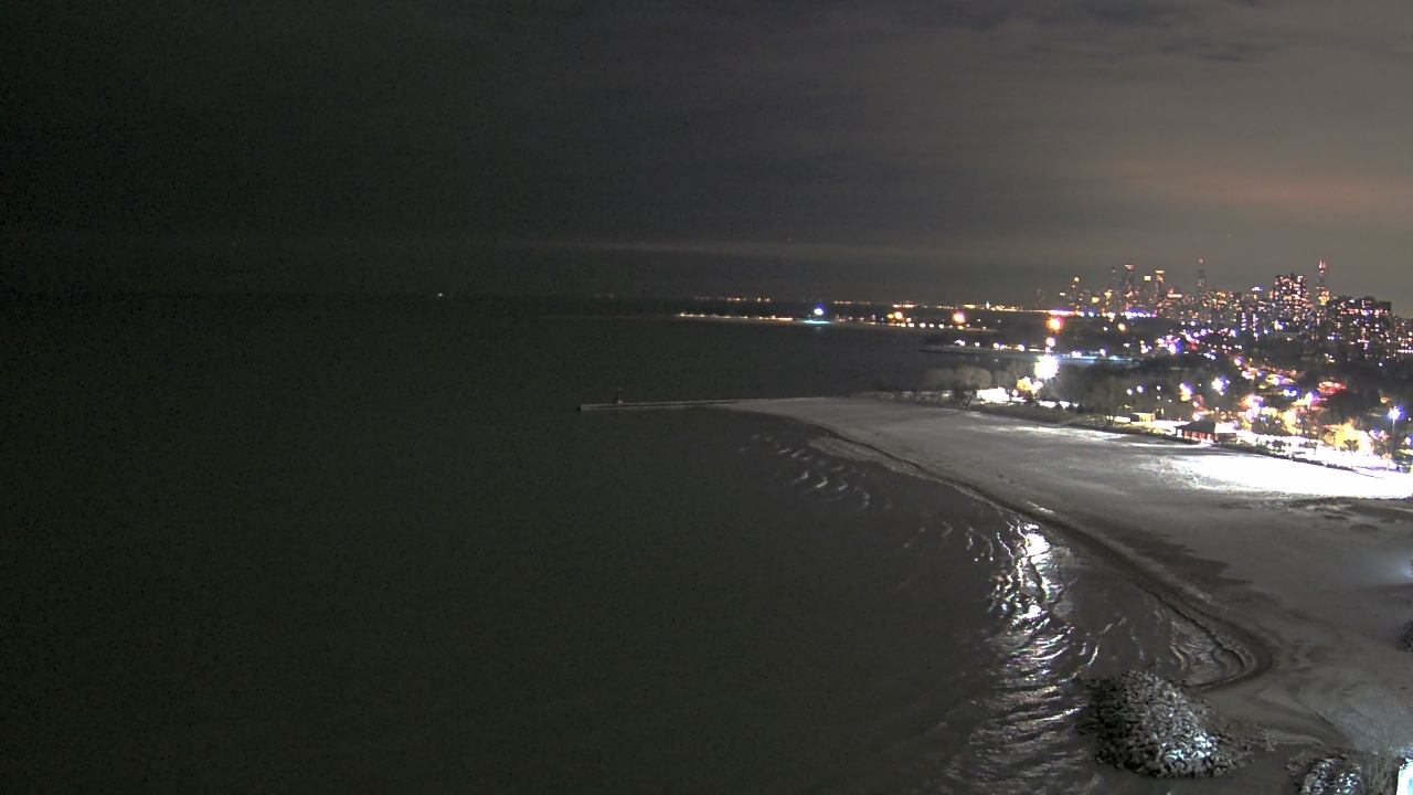 Thumbnail for current weather camera view from Edgewater Beach in Chicago, Illinois