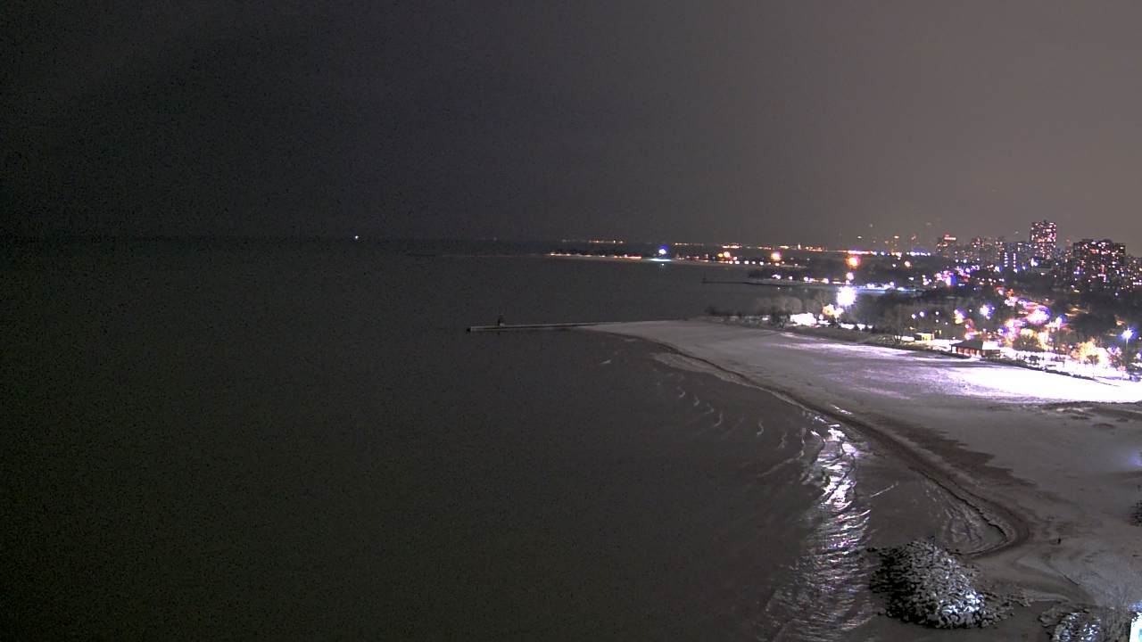 Thumbnail for current weather camera view from Edgewater Beach in Chicago, Illinois