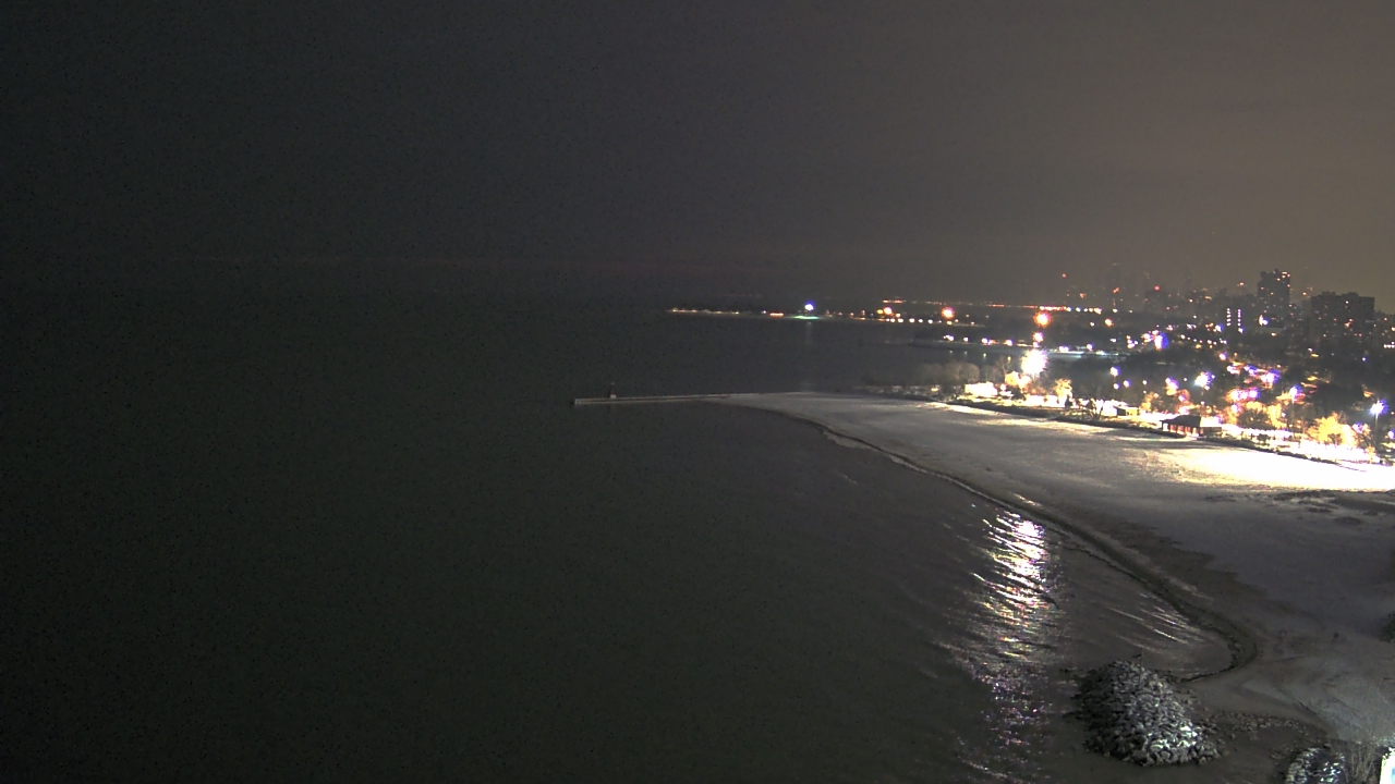 Thumbnail for current weather camera view from Edgewater Beach in Chicago, Illinois