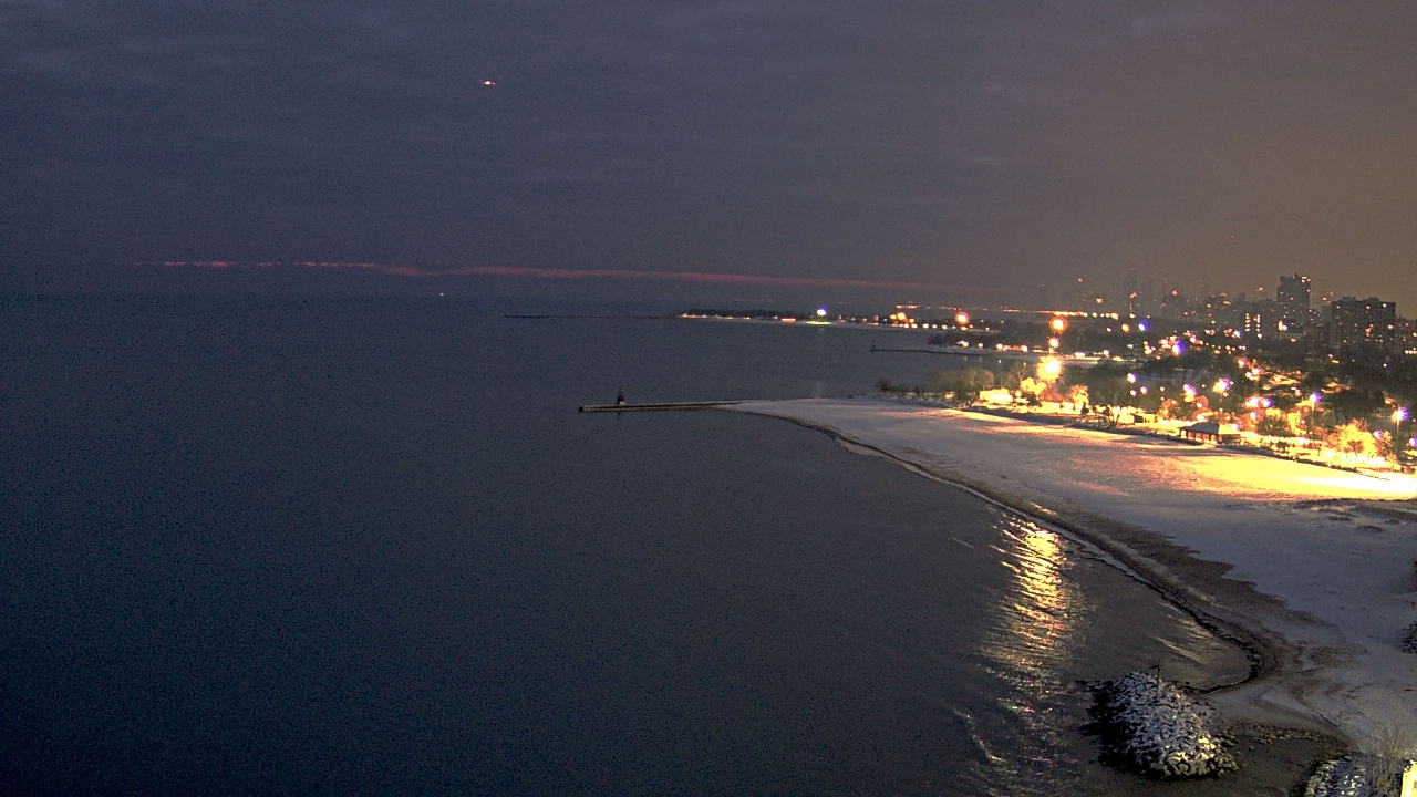 Thumbnail for current weather camera view from Edgewater Beach in Chicago, Illinois