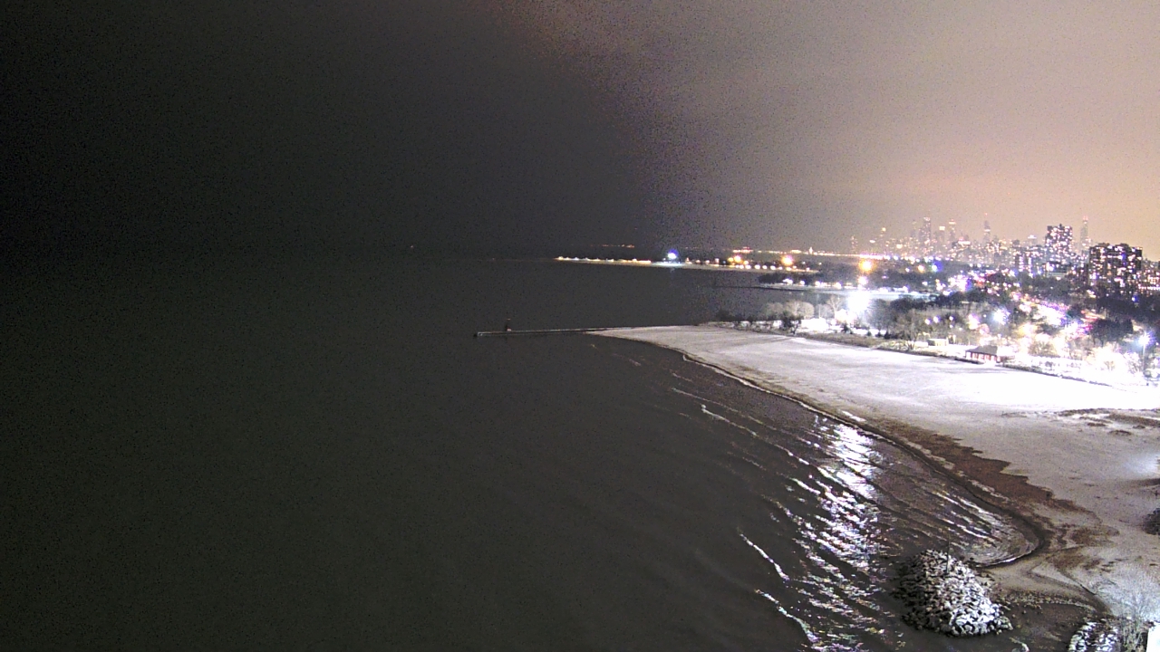 Thumbnail for current weather camera view from Edgewater Beach in Chicago, Illinois