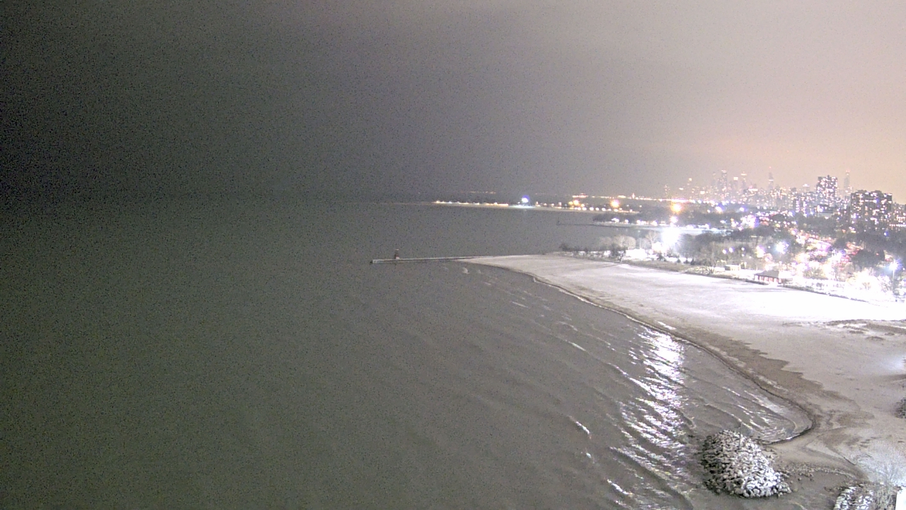 Thumbnail for current weather camera view from Edgewater Beach in Chicago, Illinois