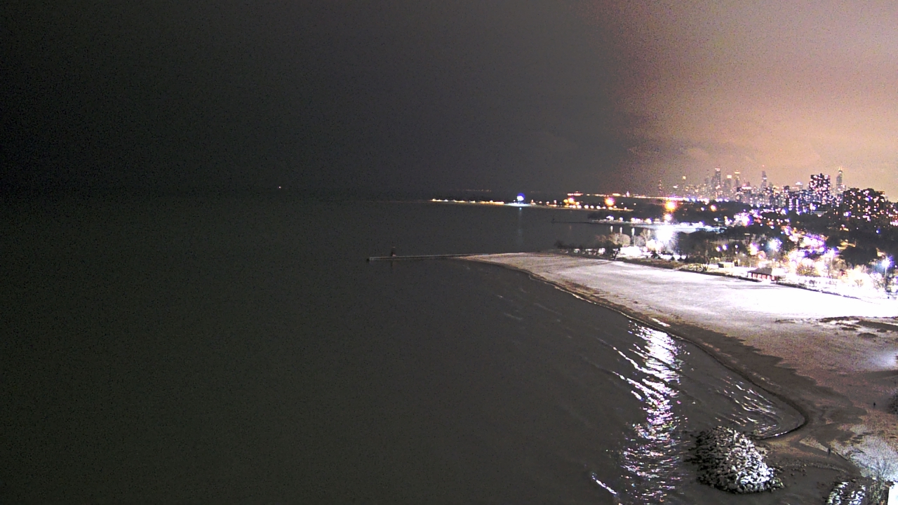 Thumbnail for current weather camera view from Edgewater Beach in Chicago, Illinois