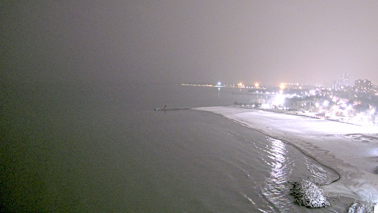 Thumbnail for current weather camera view from Edgewater Beach in Chicago, Illinois