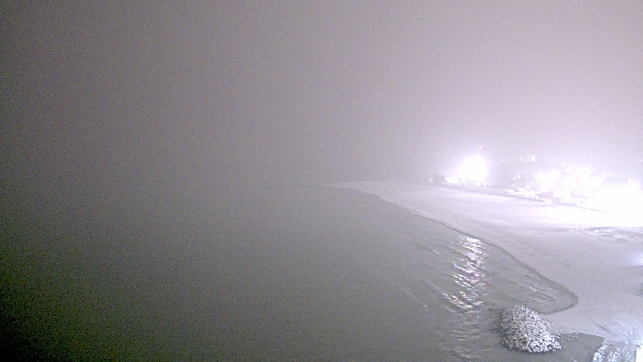 Thumbnail for current weather camera view from Edgewater Beach in Chicago, Illinois