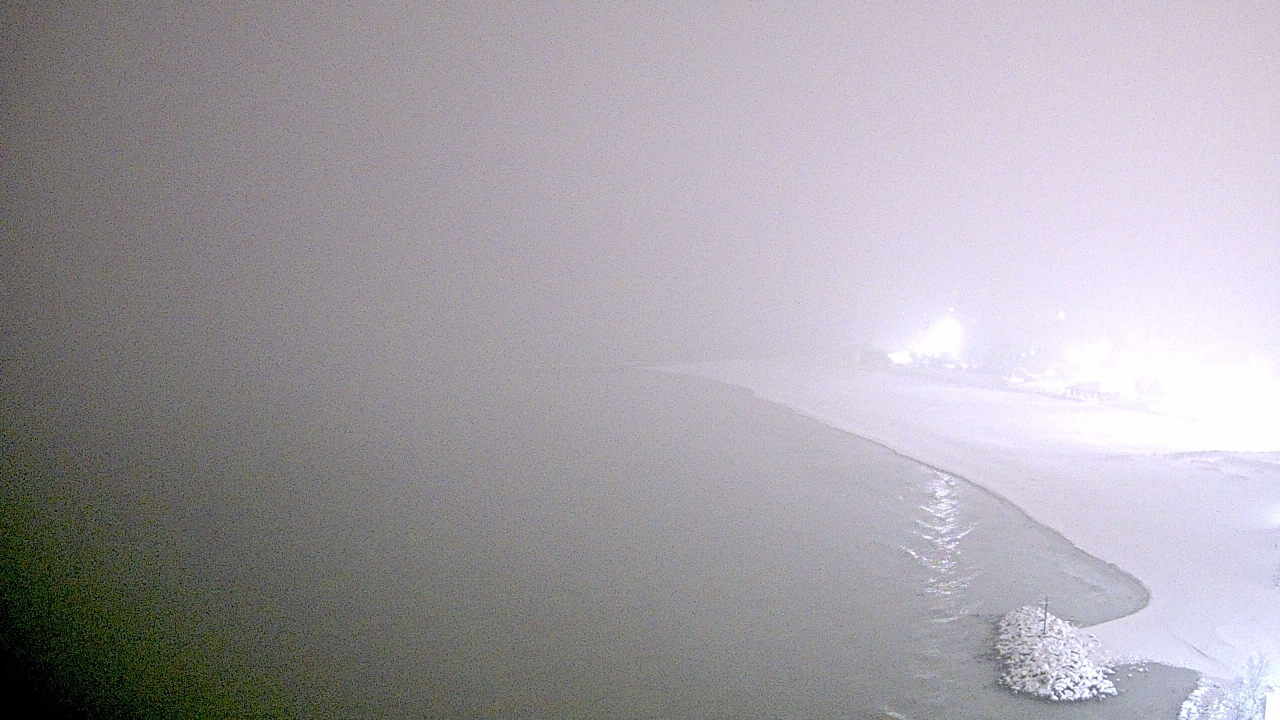 Thumbnail for current weather camera view from Edgewater Beach in Chicago, Illinois