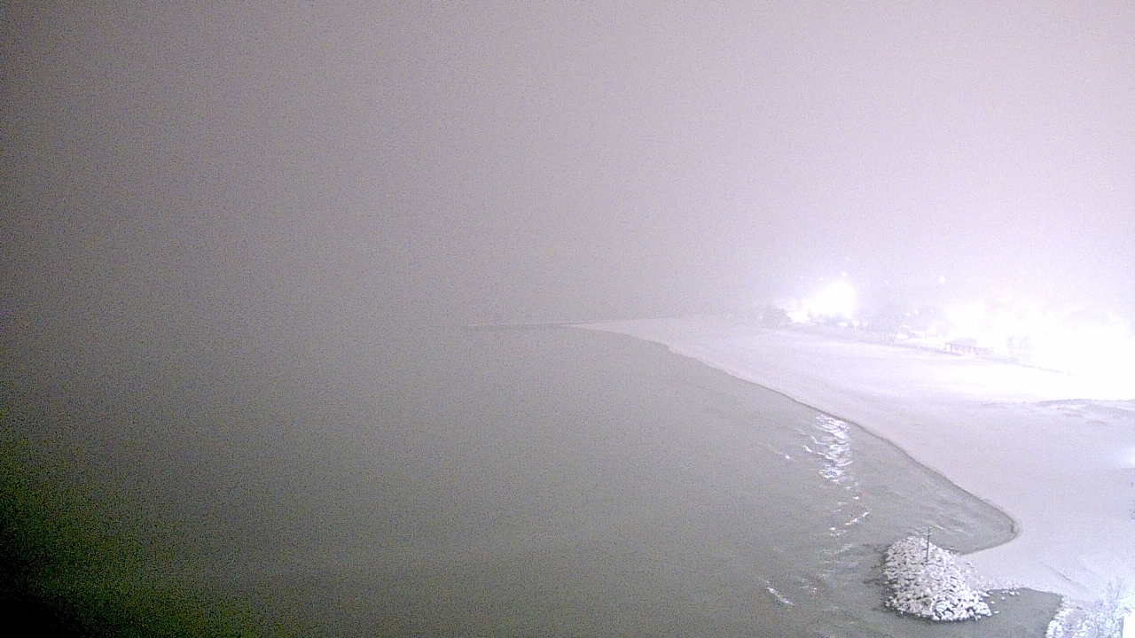 Thumbnail for current weather camera view from Edgewater Beach in Chicago, Illinois