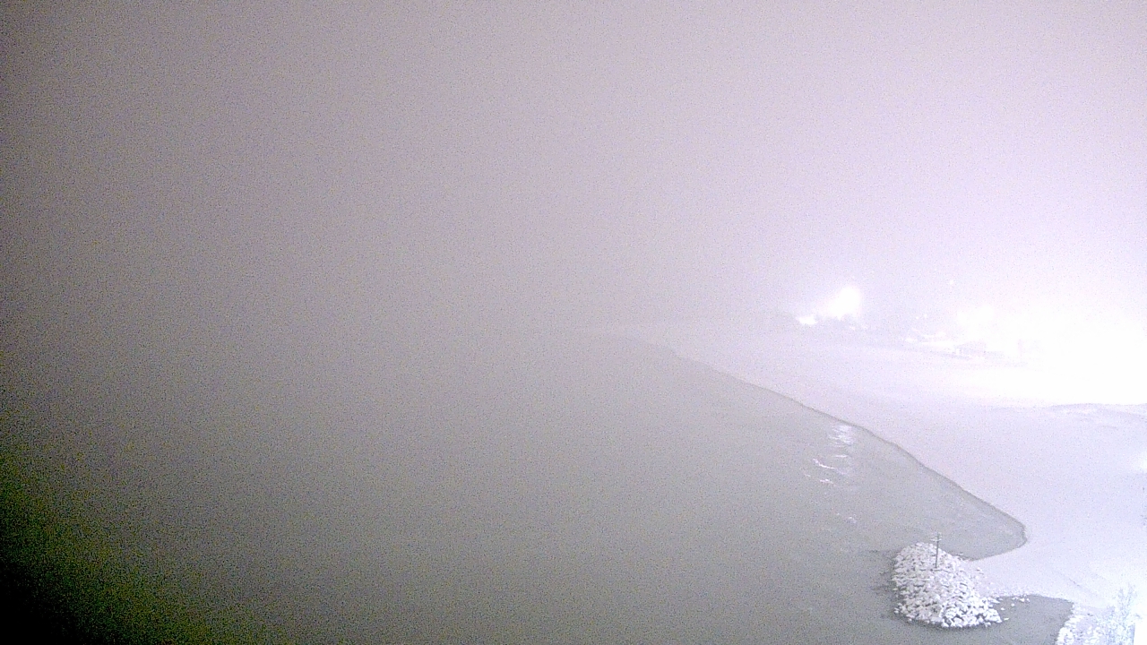 Thumbnail for current weather camera view from Edgewater Beach in Chicago, Illinois