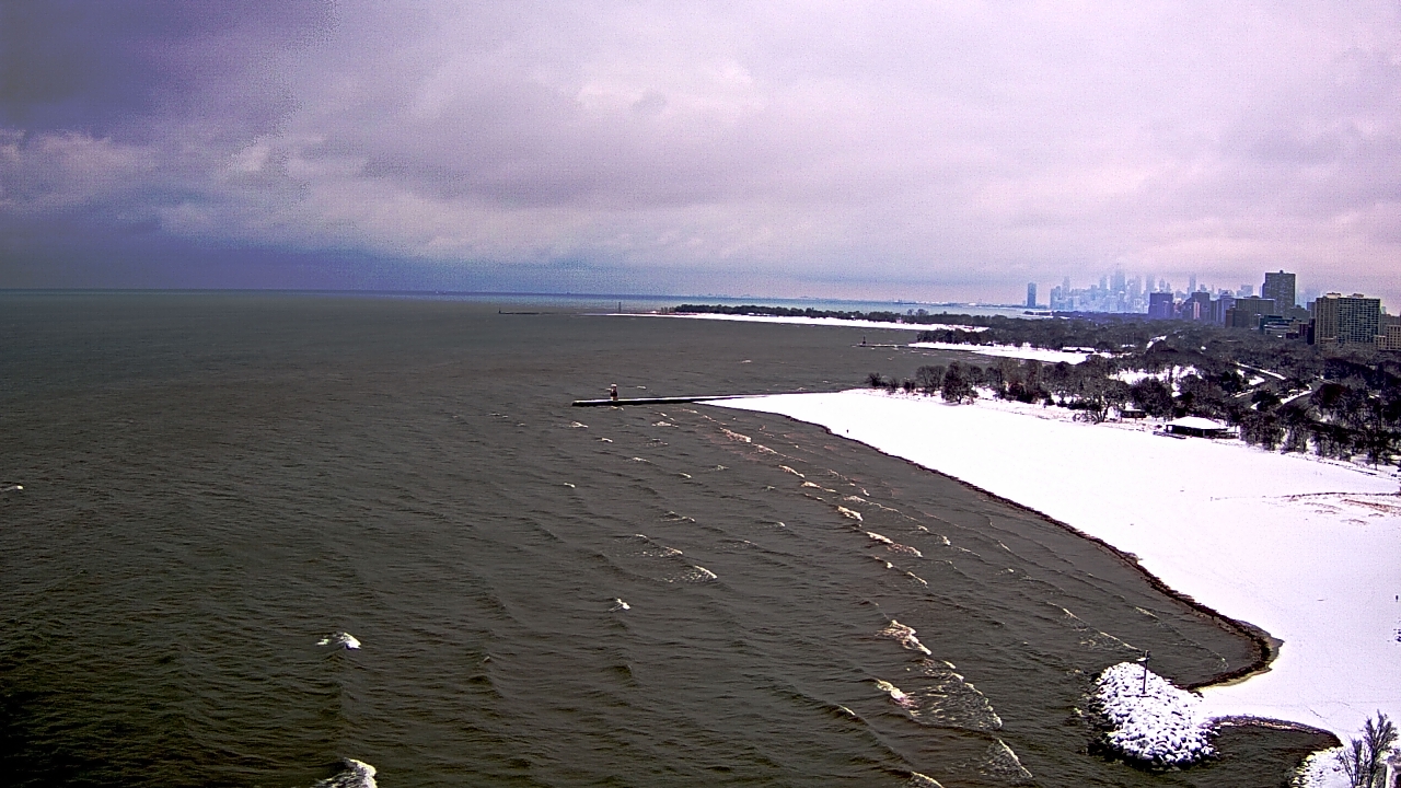 Thumbnail for current weather camera view from Edgewater Beach in Chicago, Illinois