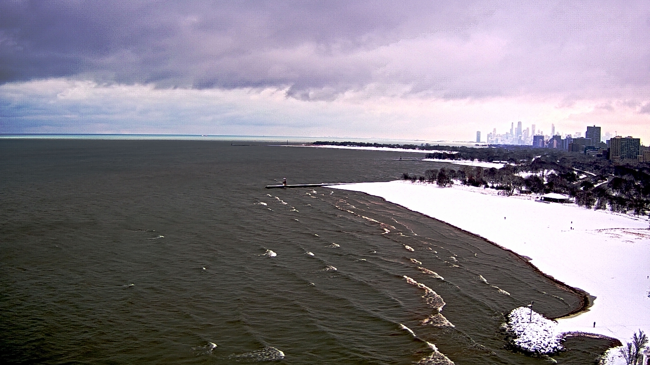 Thumbnail for current weather camera view from Edgewater Beach in Chicago, Illinois