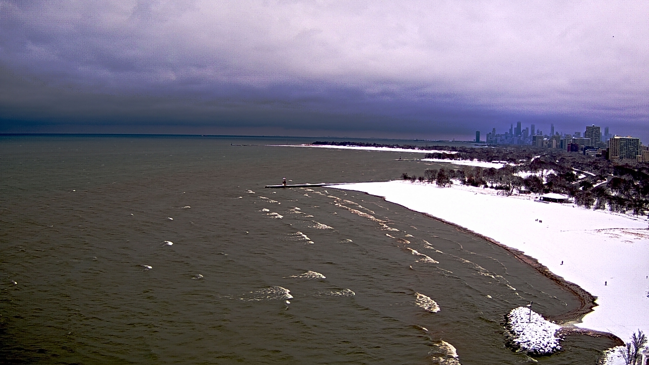 Thumbnail for current weather camera view from Edgewater Beach in Chicago, Illinois