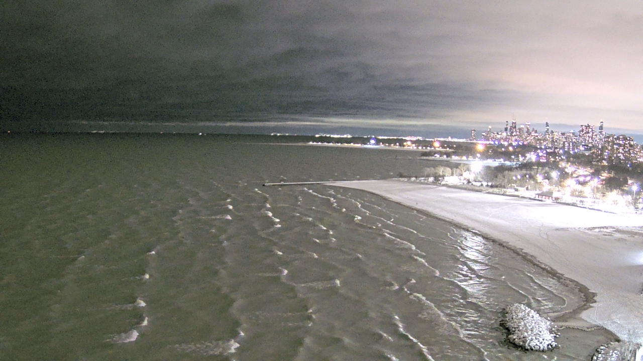 Thumbnail for current weather camera view from Edgewater Beach in Chicago, Illinois