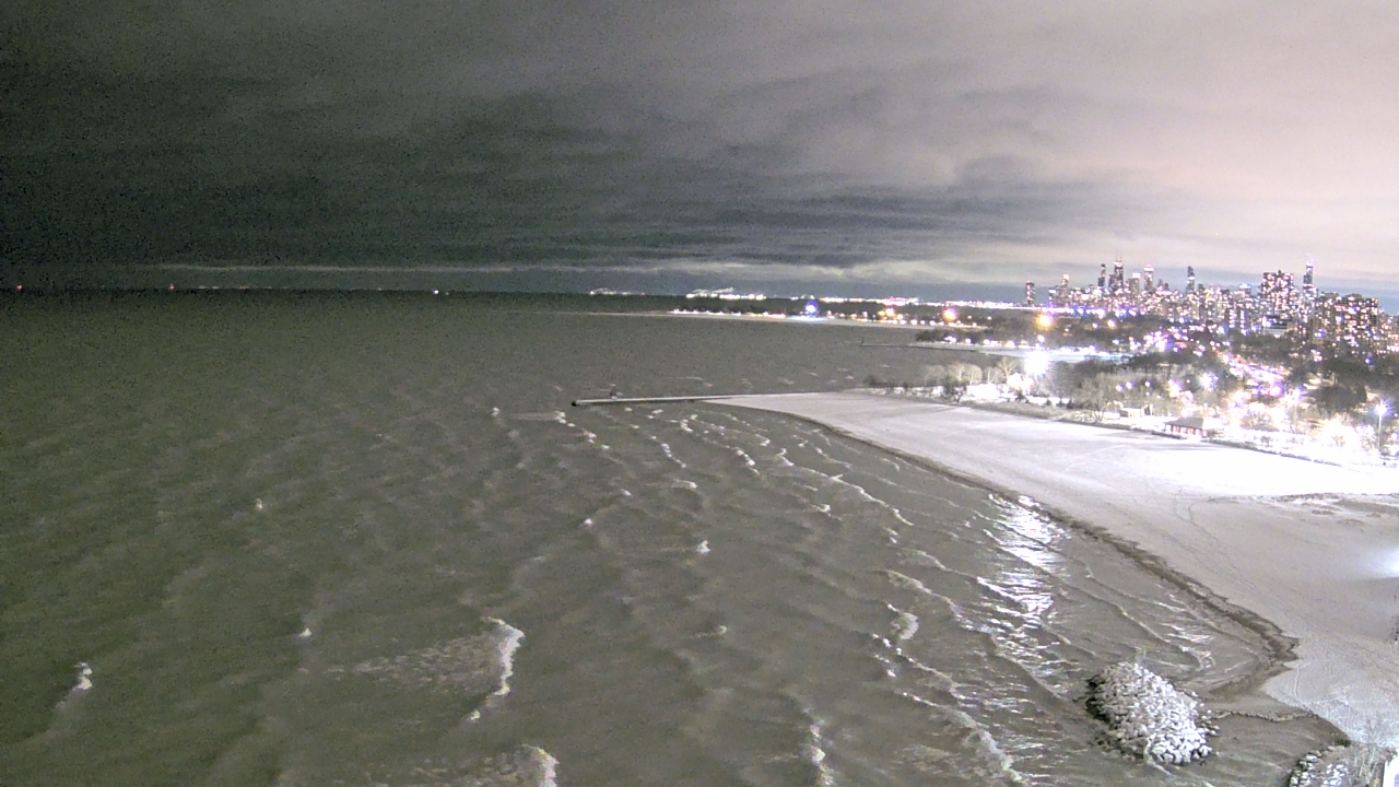 Thumbnail for current weather camera view from Edgewater Beach in Chicago, Illinois