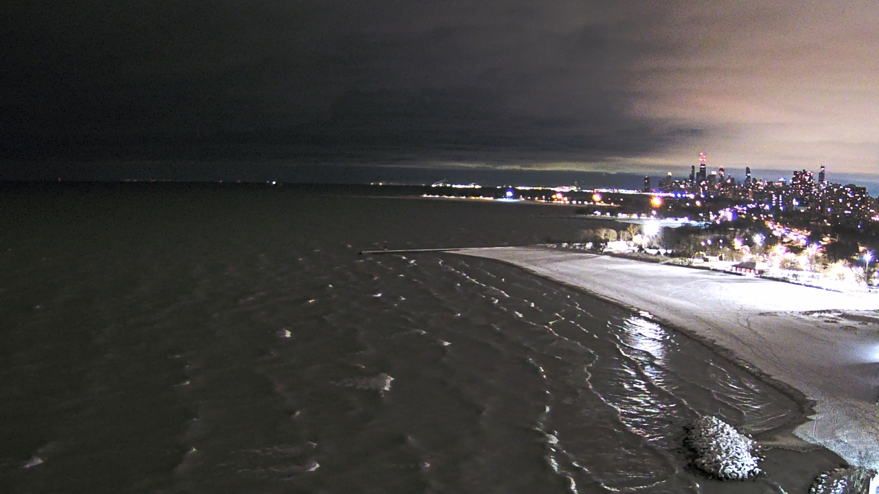 Thumbnail for current weather camera view from Edgewater Beach in Chicago, Illinois