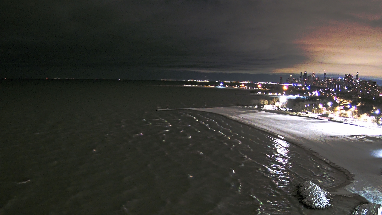 Thumbnail for current weather camera view from Edgewater Beach in Chicago, Illinois