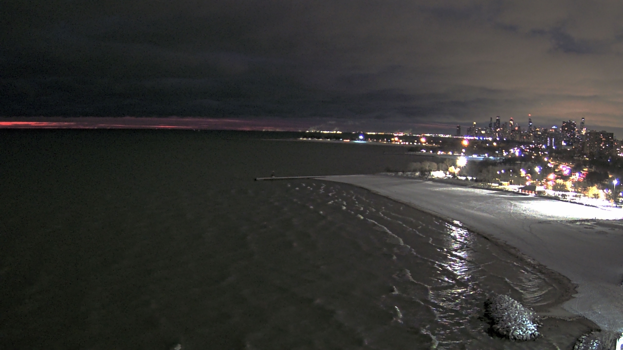 Thumbnail for current weather camera view from Edgewater Beach in Chicago, Illinois