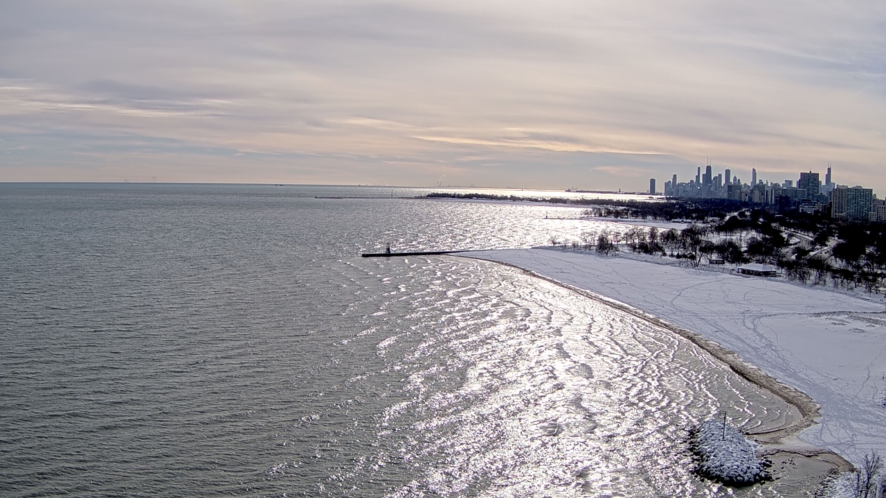 Thumbnail for current weather camera view from Edgewater Beach in Chicago, Illinois