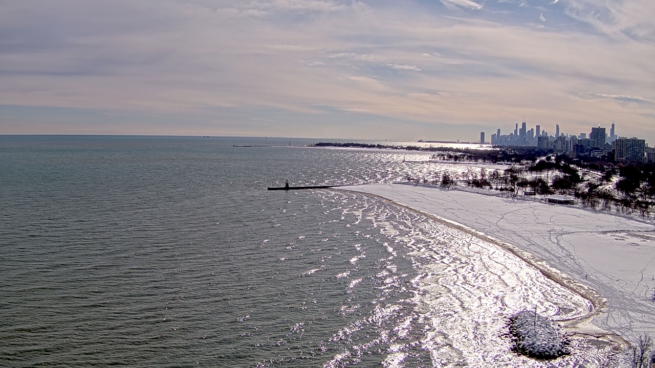 Thumbnail for current weather camera view from Edgewater Beach in Chicago, Illinois
