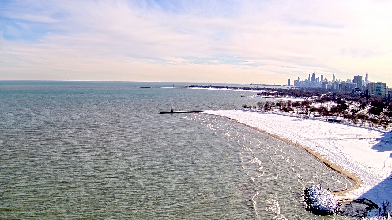 Thumbnail for current weather camera view from Edgewater Beach in Chicago, Illinois