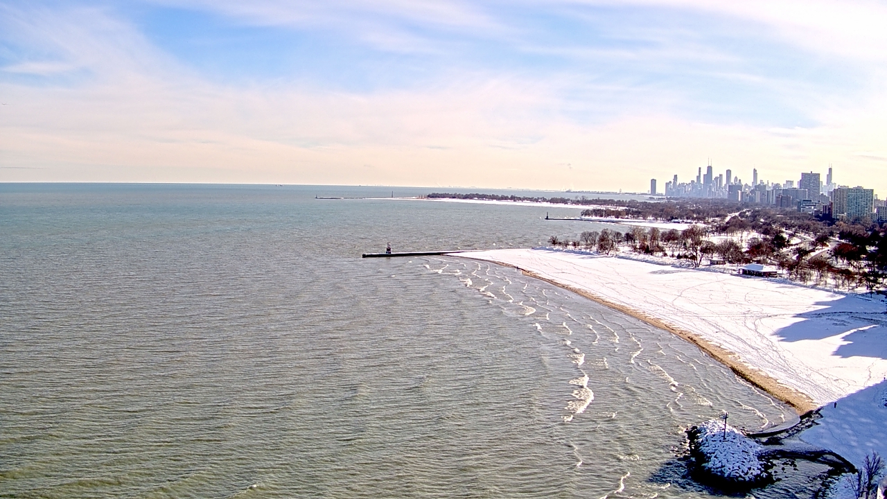 Thumbnail for current weather camera view from Edgewater Beach in Chicago, Illinois