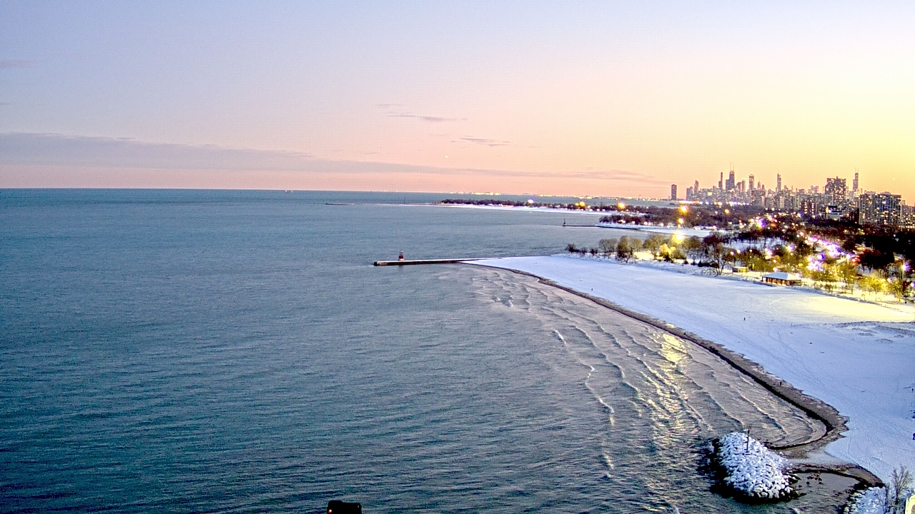 Thumbnail for current weather camera view from Edgewater Beach in Chicago, Illinois