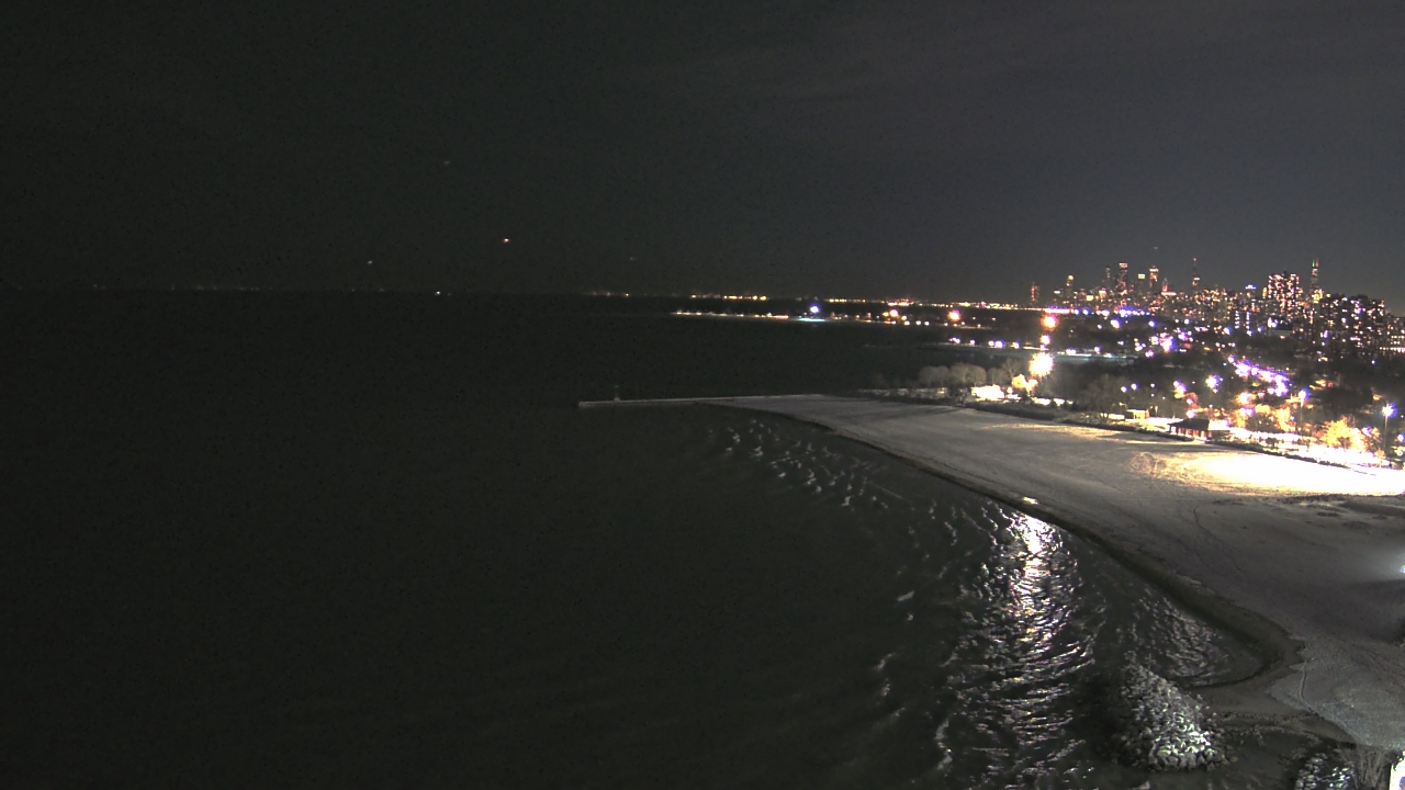 Thumbnail for current weather camera view from Edgewater Beach in Chicago, Illinois