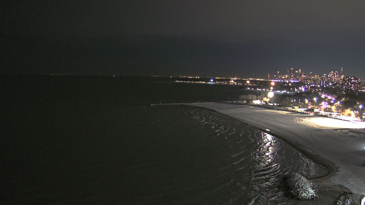 Thumbnail for current weather camera view from Edgewater Beach in Chicago, Illinois